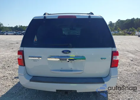 2010 Ford Expedition Xlt z USA, uszkodzony, nr VIN 1FMJU1F51AEB48756